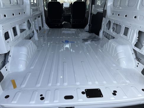 New 2026 Ford Transit 250 148 Medium Roof image 38