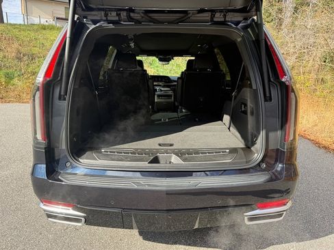 Used 2021 Cadillac Escalade Premium Luxury image 19