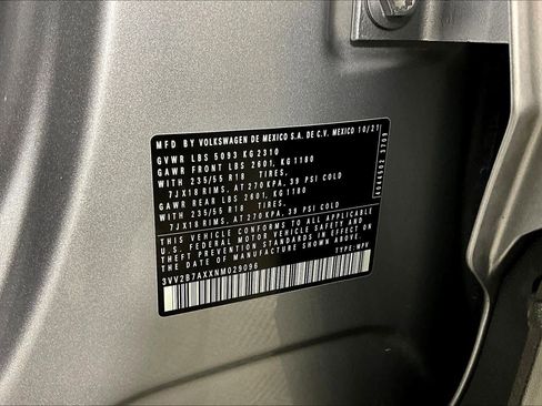 Used 2022 Volkswagen Tiguan SE image 35
