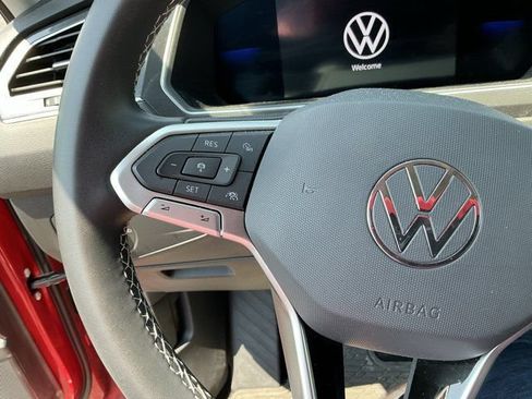 Used 2022 Volkswagen Tiguan SE FWD image 23
