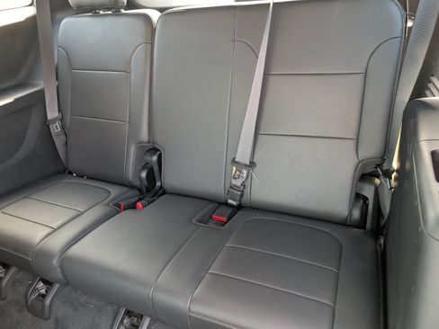 Used 2022 Chevrolet Traverse Premier w/ Redline Edition FWD image 8