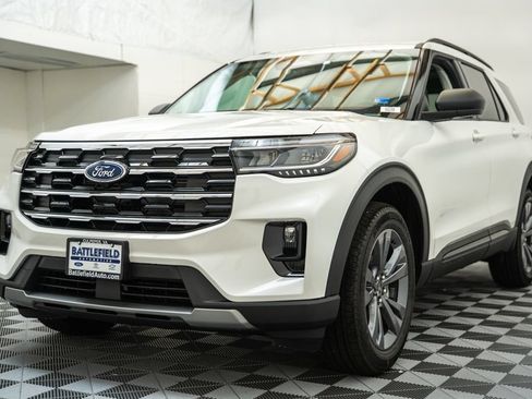 New 2026 Ford Explorer Active w/ Active Comfort Package AWD/4WD image 3