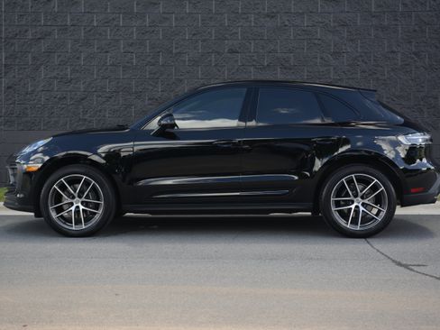 Certified 2026 Porsche Macan AWD/4WD image 2