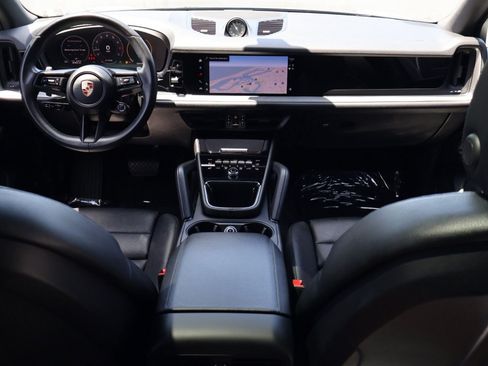 Certified 2024 Porsche Cayenne AWD/4WD image 21