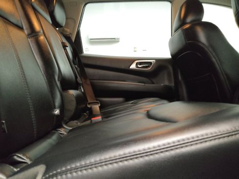 Used 2020 Nissan Pathfinder SL FWD image 19
