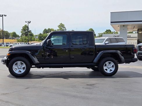Used 2022 Jeep Gladiator Sport AWD/4WD image 2