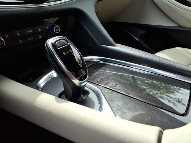 Used 2018 Buick Enclave Essence AWD/4WD image 18