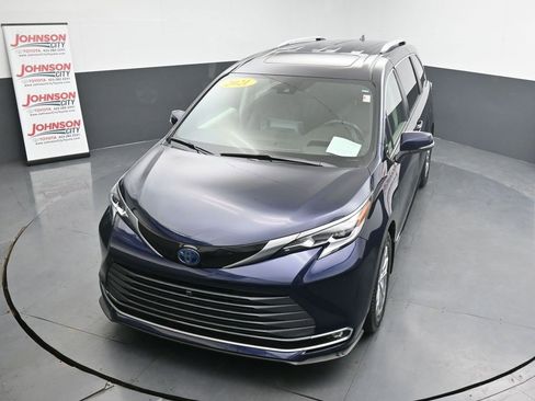 Used 2021 Toyota Sienna Platinum image 26