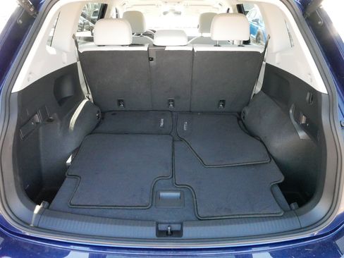 Certified 2024 Volkswagen Tiguan SE w/ Panoramic Sunroof Package image 18