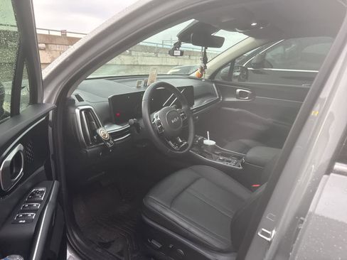 Certified 2025 Kia Sorento S w/ Panoramic Sunroof Package image 8