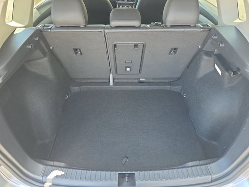 Used 2024 Volkswagen Taos SE image 12