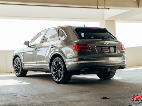 Used 2017 Bentley Bentayga image 13