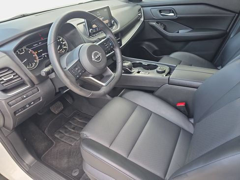 Used 2024 Nissan Rogue SV w/ SV Premium Package AWD/4WD image 16