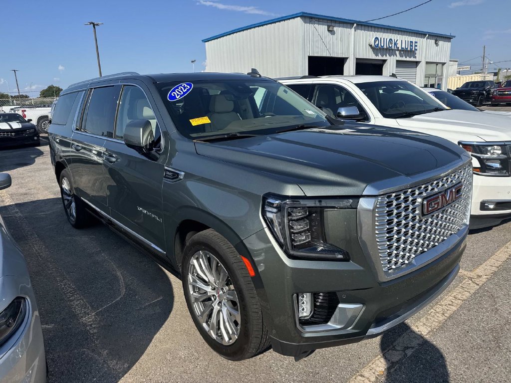 Used 2023 GMC Yukon XL Denali w/ Denali Reserve Package RWD image 4