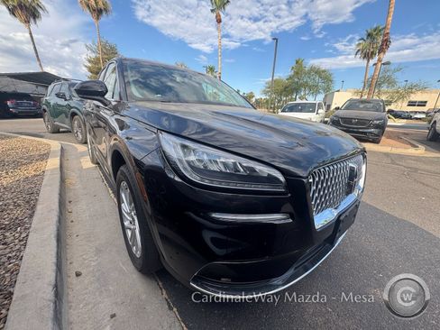 Used 2021 Lincoln Corsair AWD image 2