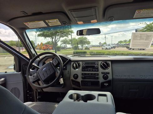 Used 2016 Ford F250 XLT AWD/4WD image 23