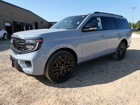New 2027 Ford Expedition Platinum w/ Stealth Performance Package AWD/4WD image 8