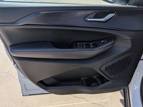 Used 2023 Jeep Grand Cherokee Altitude AWD/4WD image 22