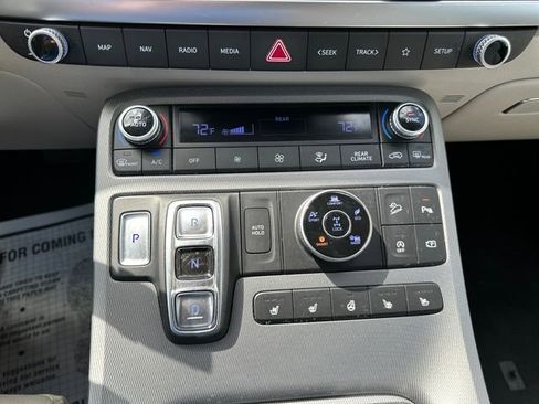 Used 2024 Hyundai Palisade Limited image 16