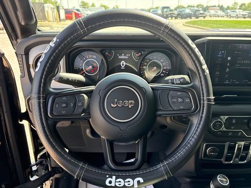Used 2025 Jeep Gladiator Sport AWD/4WD image 30