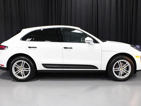 Certified 2025 Porsche Macan image 8