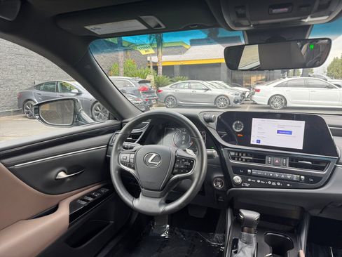 Used 2025 Lexus ES 350 w/ Accessory Package (Z2) FWD image 17