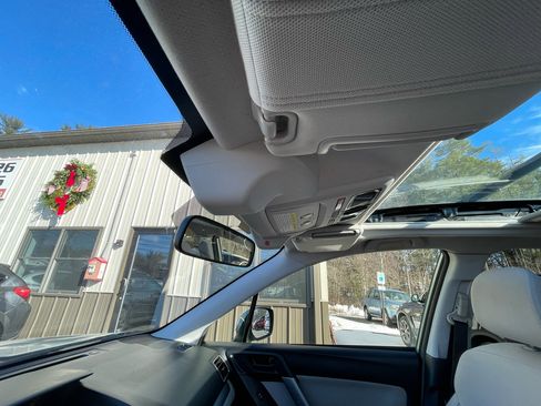 Used 2016 Subaru Forester 2.5i Premium image 17