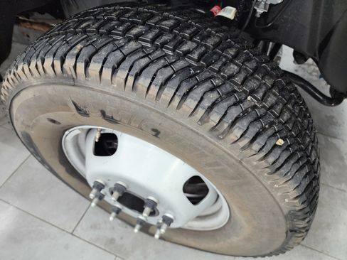 Used 2025 Ford F350 XL image 3