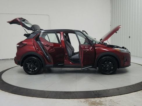 Used 2023 Nissan Kicks SR w/ SR Premium Package FWD image 16