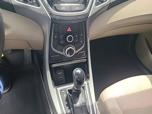 Used 2016 Hyundai Elantra SE FWD image 21
