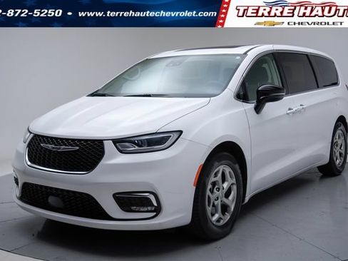 Used 2024 Chrysler Pacifica Limited FWD image 1