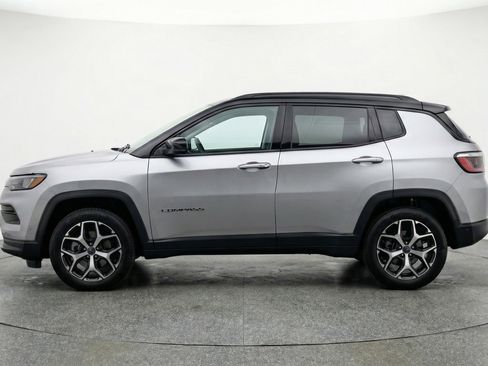 Used 2025 Jeep Compass Limited AWD/4WD image 5