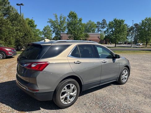 Used 2018 Chevrolet Equinox Premier FWD image 3