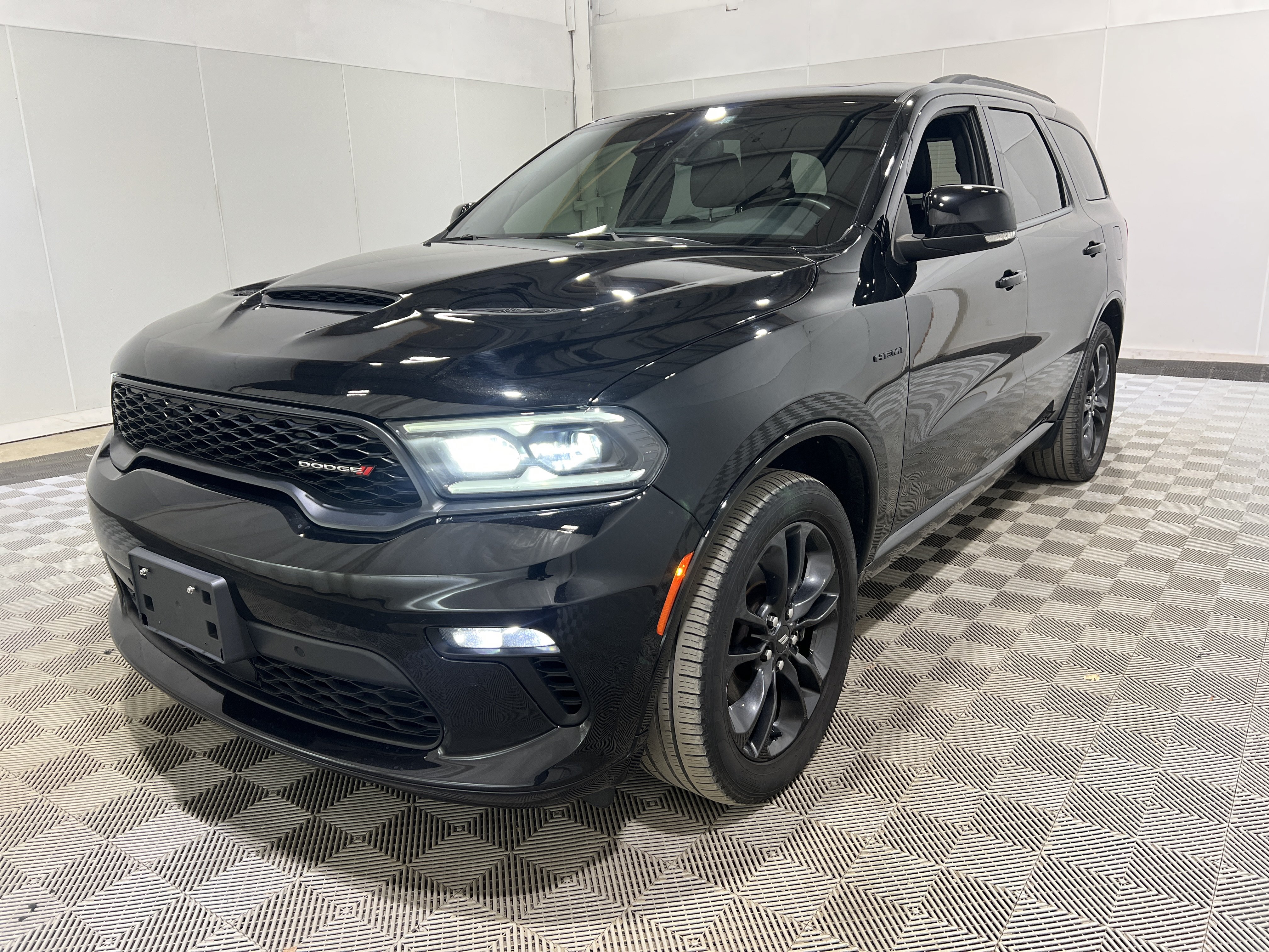 Used 2023 Dodge Durango R/T w/ Blacktop Package AWD/4WD image 1