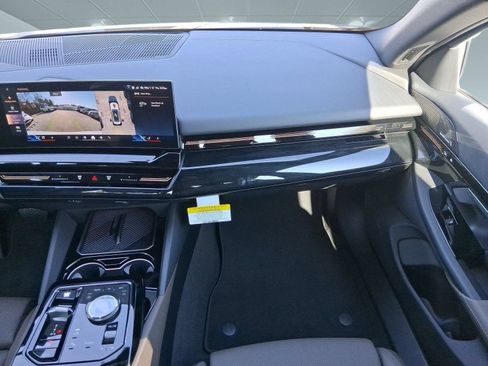 Used 2026 BMW 530i w/ Premium Package RWD image 29