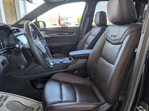 Used 2023 Cadillac XT6 Premium Luxury image 11