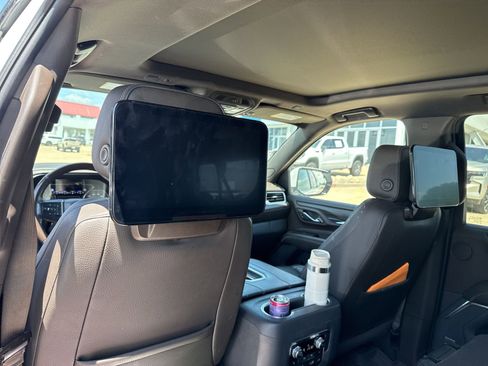 Used 2021 GMC Yukon XL Denali w/ Denali Premium Package AWD/4WD image 8