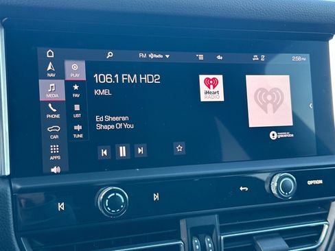 Certified 2022 Porsche Macan image 18