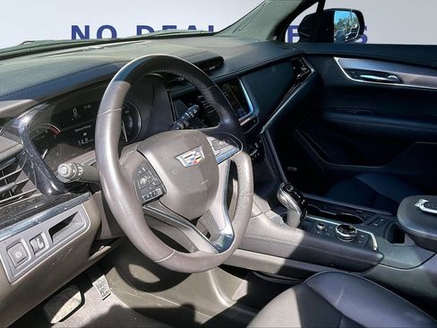 Used 2024 Cadillac XT6 Luxury image 16