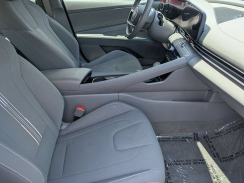 Used 2025 Hyundai Elantra SEL FWD image 30