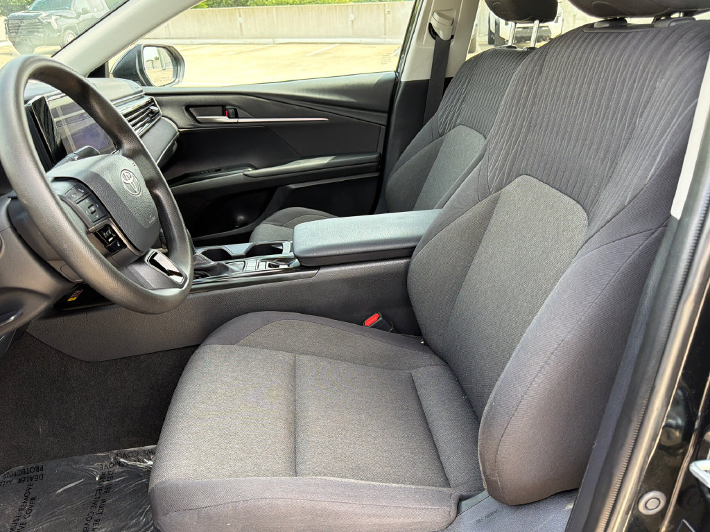 Used 2025 Toyota Camry LE w/ Convenience Package FWD image 20
