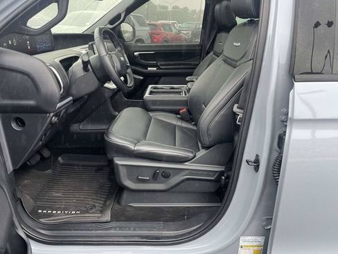 Certified 2025 Ford Expedition Platinum w/ Stealth Performance Package AWD/4WD image 17