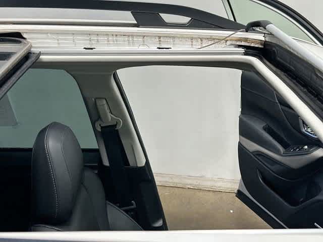 Used 2023 Subaru Forester Limited AWD/4WD image 6