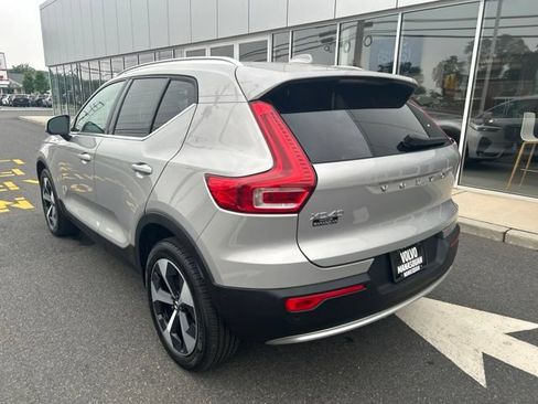 Certified 2025 Volvo XC40 B5 Plus AWD/4WD image 3