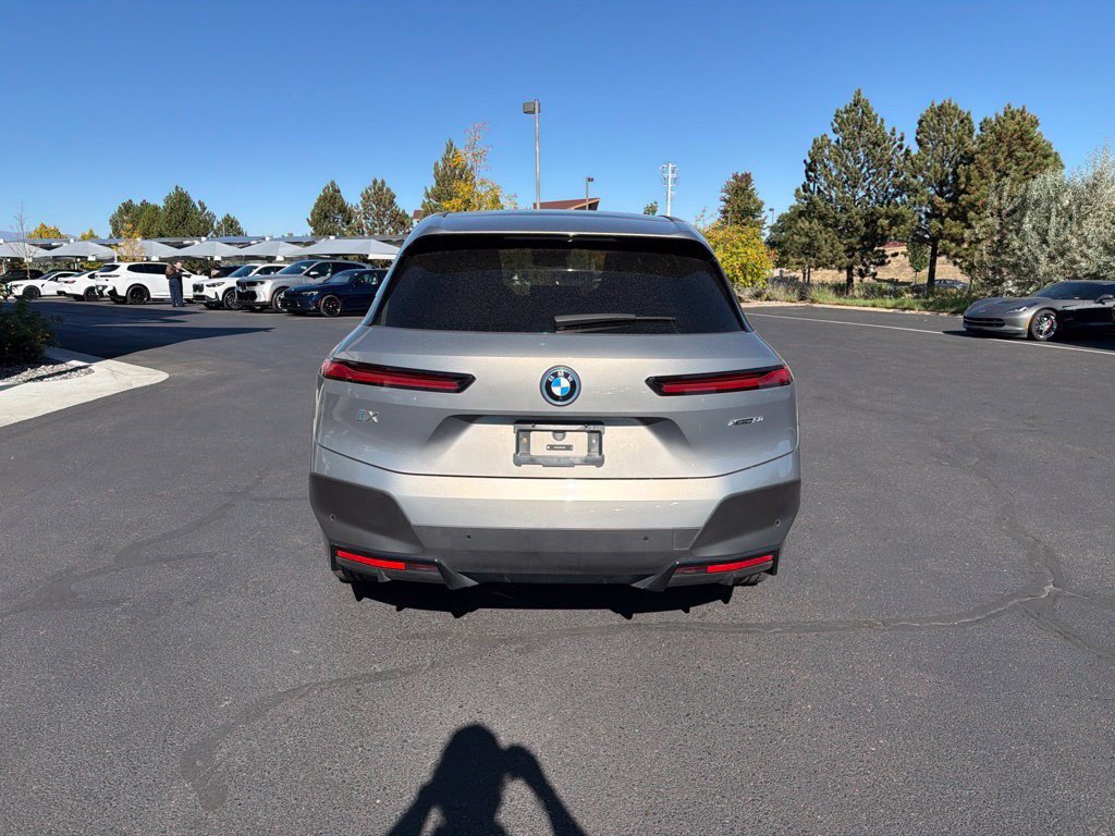 Used 2024 BMW iX xDrive50 AWD/4WD image 4