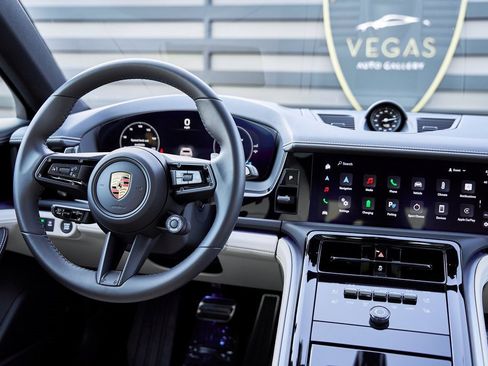 Used 2025 Porsche Panamera 4 w/ Premium Package image 58