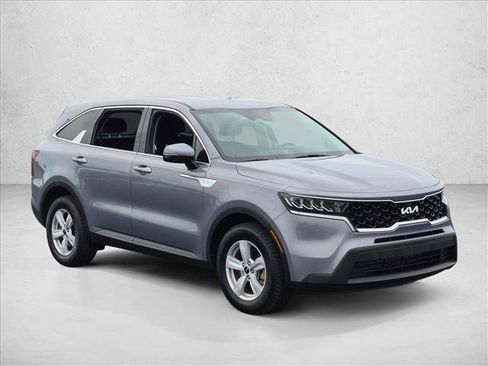 Used 2023 Kia Sorento LX FWD image 3