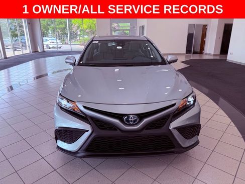 Used 2022 Toyota Camry SE w/ Audio Upgrade Package FWD image 2