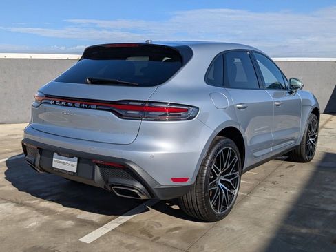 Certified 2025 Porsche Macan AWD/4WD image 9