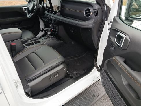 New 2025 Jeep Gladiator Sport image 32